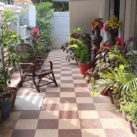 Suryas Guest House Chennai Bagian luar foto