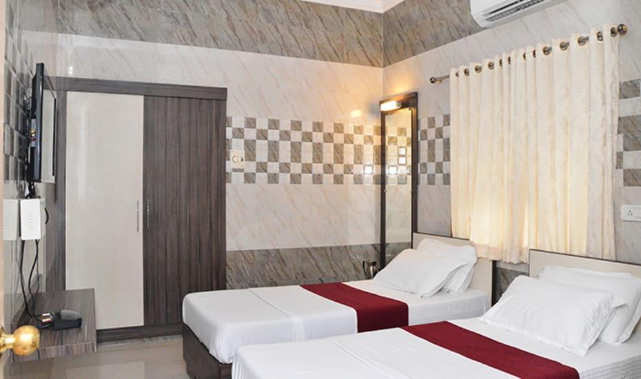 Suryas Guest House Chennai Bagian luar foto