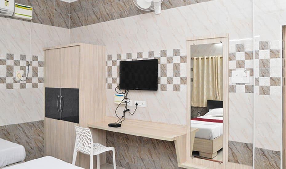 Suryas Guest House Chennai Bagian luar foto
