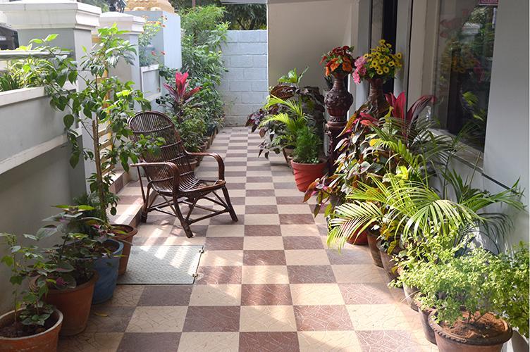 Suryas Guest House Chennai Bagian luar foto